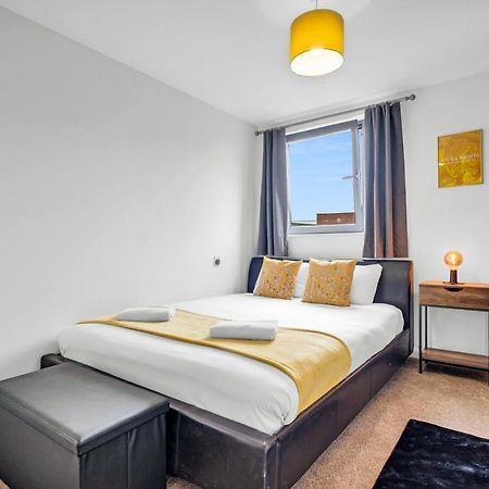 Stylish 4Th Floor 2 Bedroom En Suite City Centre Apartment With Parking By Azura Nights Birmingam Exterior foto