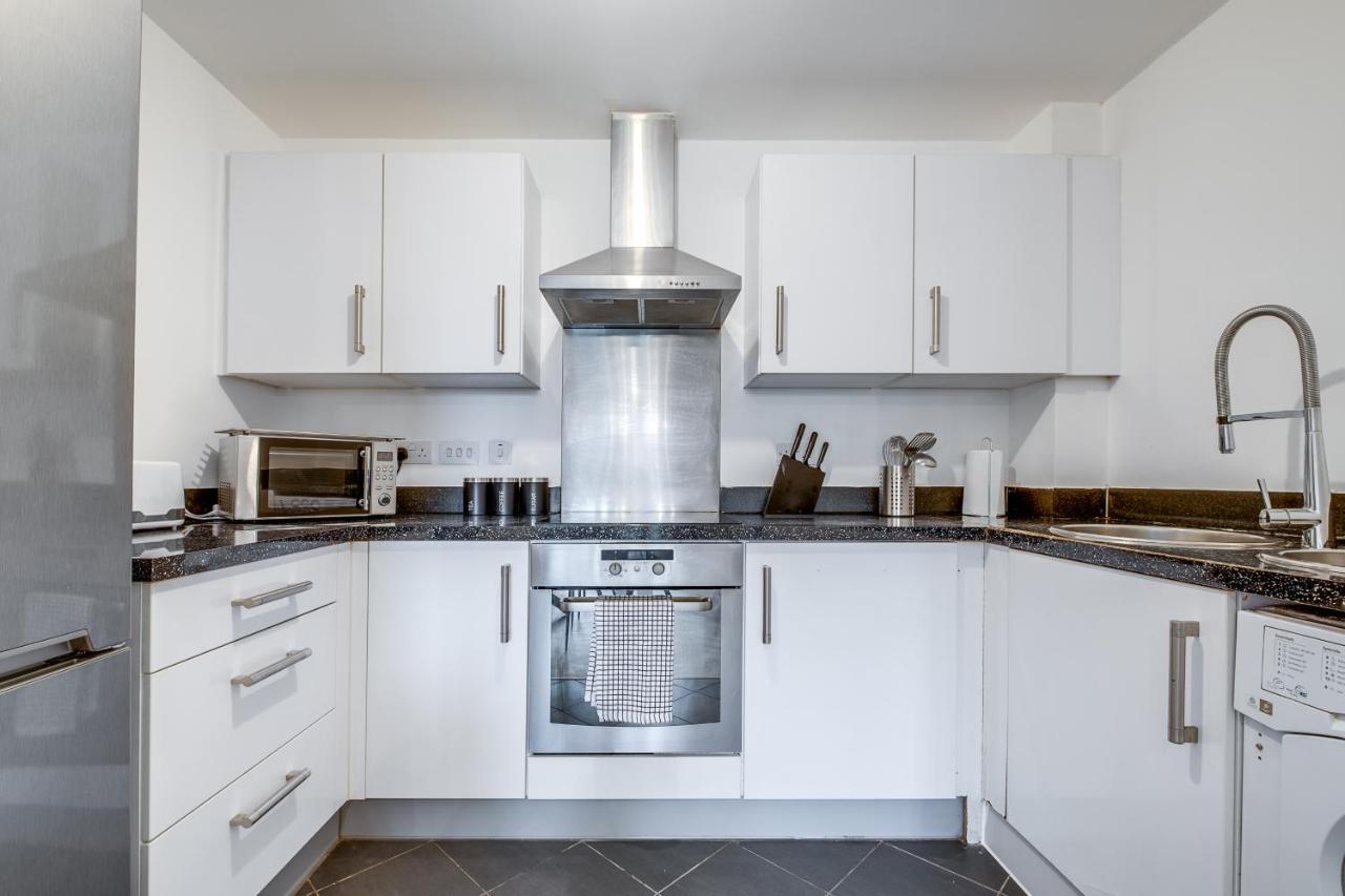 Stylish 4Th Floor 2 Bedroom En Suite City Centre Apartment With Parking By Azura Nights Birmingam Exterior foto