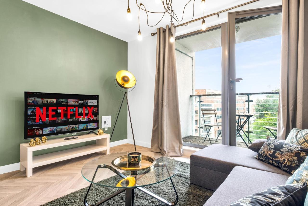 Stylish 4Th Floor 2 Bedroom En Suite City Centre Apartment With Parking By Azura Nights Birmingam Exterior foto