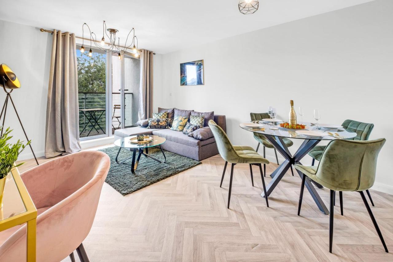 Stylish 4Th Floor 2 Bedroom En Suite City Centre Apartment With Parking By Azura Nights Birmingam Exterior foto